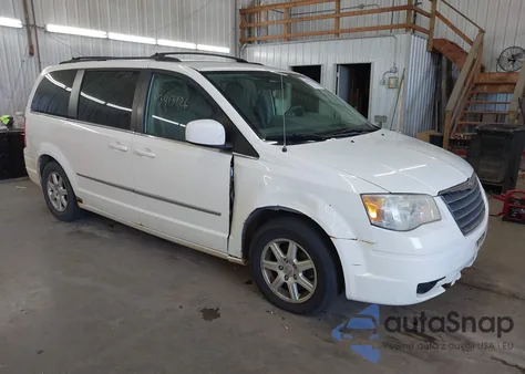 2010 Chrysler Town & Country Touring из США, поврежденный, VIN 2A4RR5D15AR212357